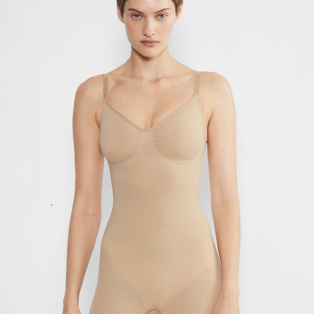 Aritzia Nude Full-Body Shaping Short Bodysuit - Picture 3 of 10